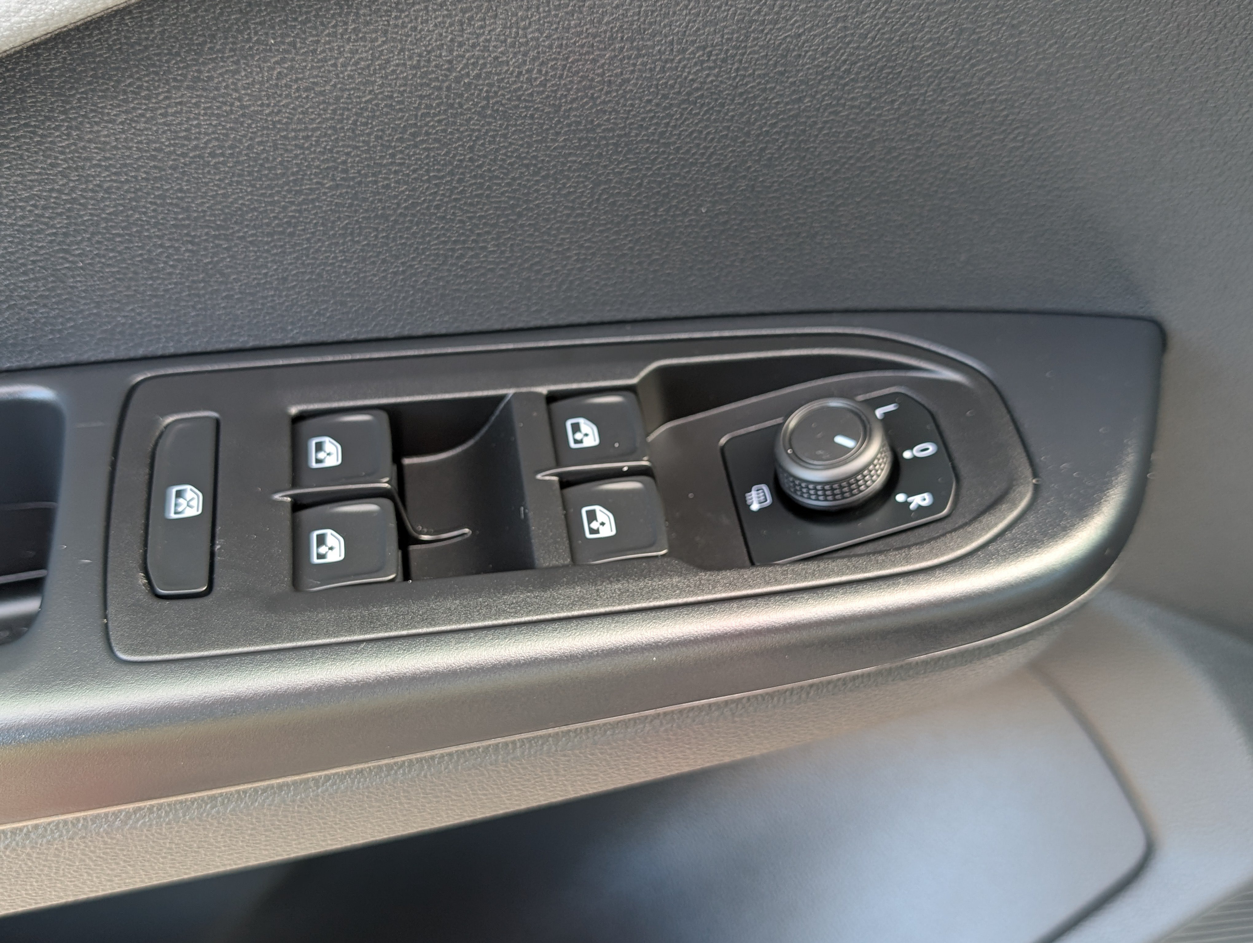 Used 2024 Volkswagen Taos S AWD/4WD image 17