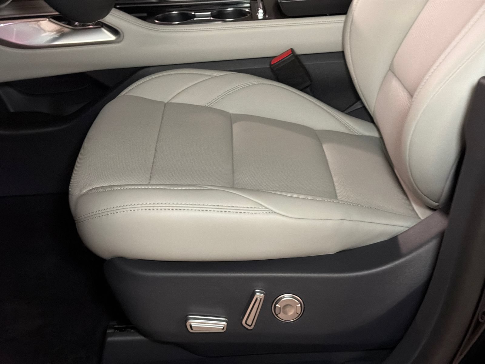 New 2026 Lincoln Nautilus Premier w/ Equipment Group 102A AWD/4WD image 15