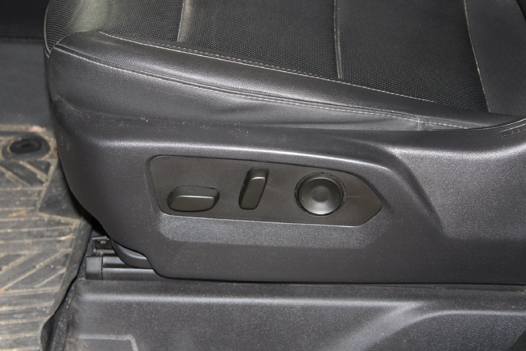 Used 2023 Chevrolet Silverado 1500 LTZ AWD/4WD image 18