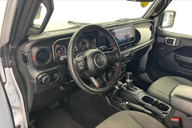 Used 2024 Jeep Wrangler Unlimited Rubicon AWD/4WD image 14