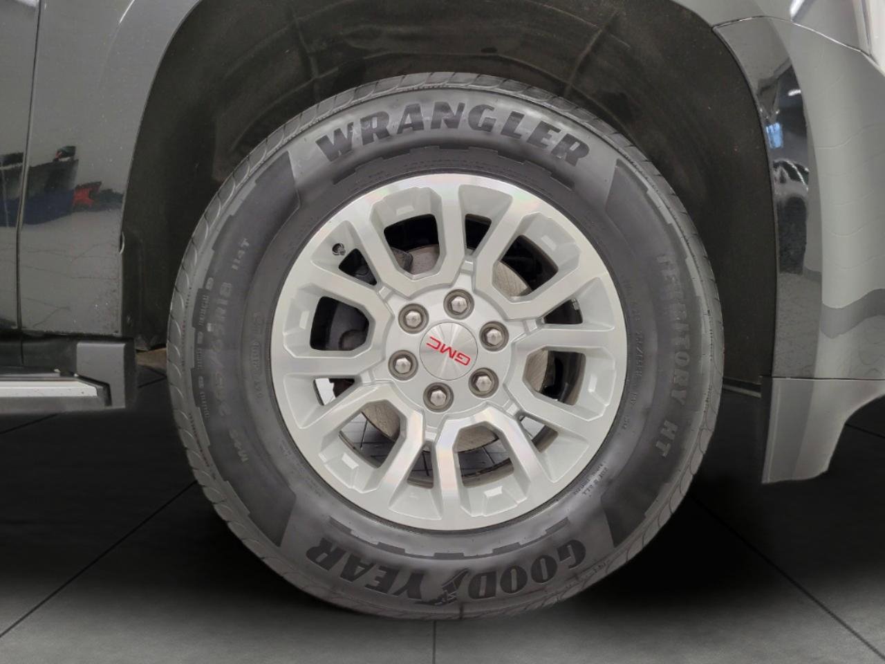 Used 2020 GMC Yukon SLT w/ Open Road Package image 3