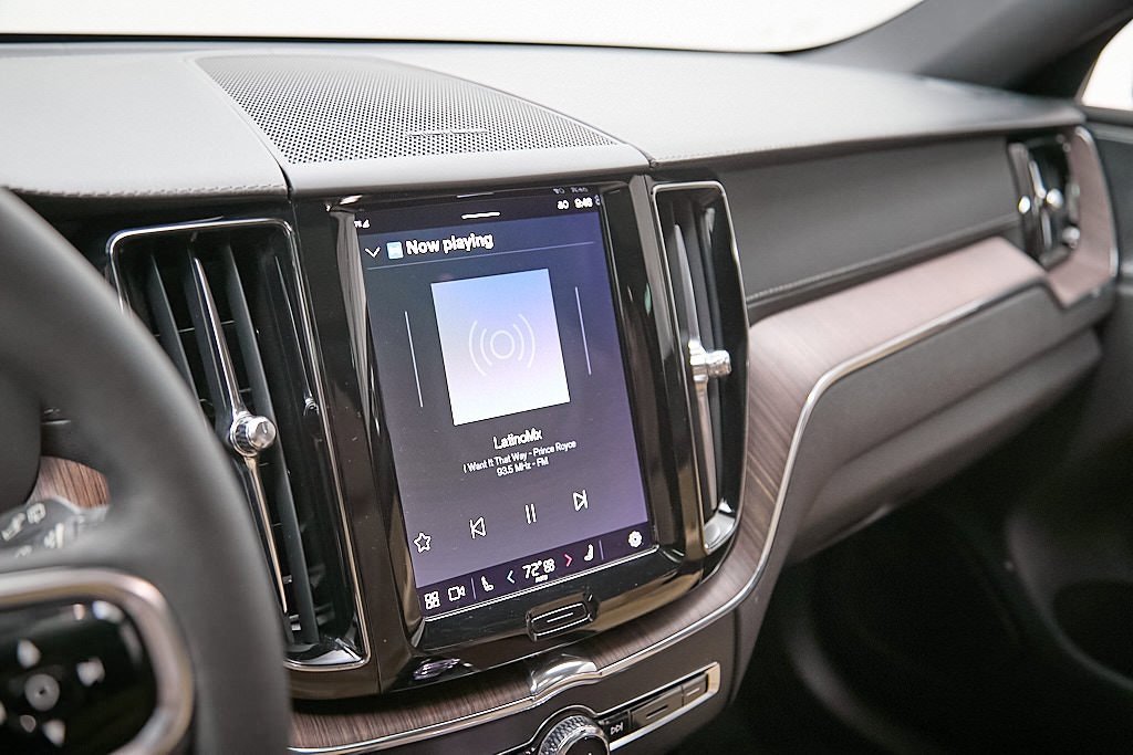 Certified 2023 Volvo XC60 B5 Ultimate w/ Protection Package Premier image 14