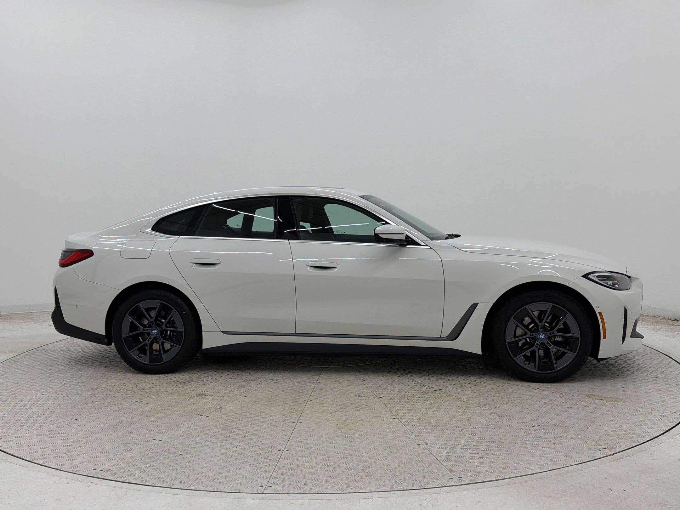 Used 2023 BMW i4 eDrive35 w/ Premium Package RWD image 8