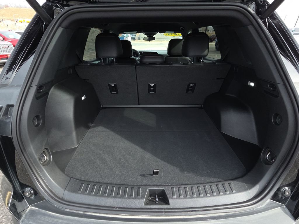New 2026 Chevrolet Equinox RS w/ Convenience Package III FWD image 32