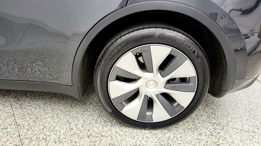 Used 2024 Tesla Model Y Long Range RWD image 9
