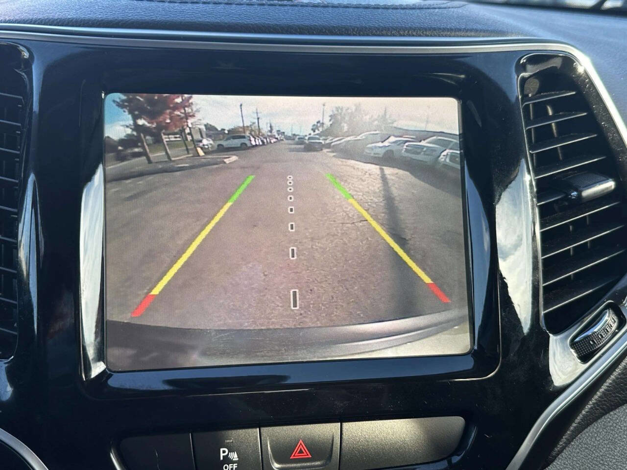 Used 2019 Jeep Cherokee Limited image 24