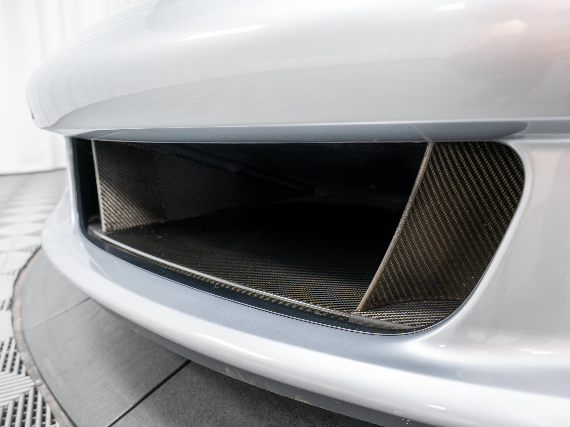 Used 2005 Porsche Carrera GT RWD image 50