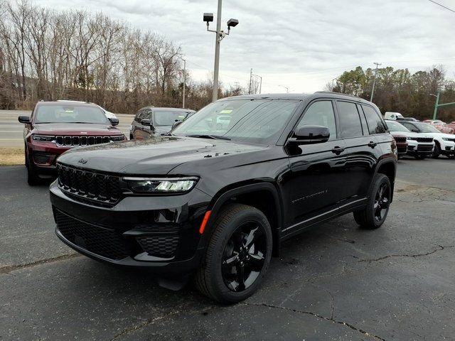 New 2025 Jeep Grand Cherokee Altitude image 5