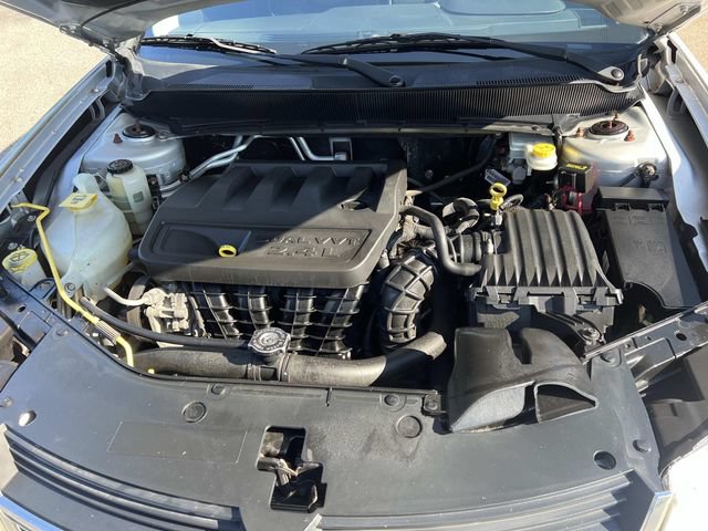 Used 2010 Dodge Avenger R/T FWD image 11