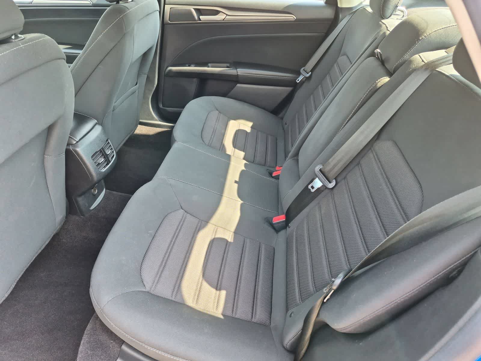 Used 2020 Ford Fusion SE FWD image 19