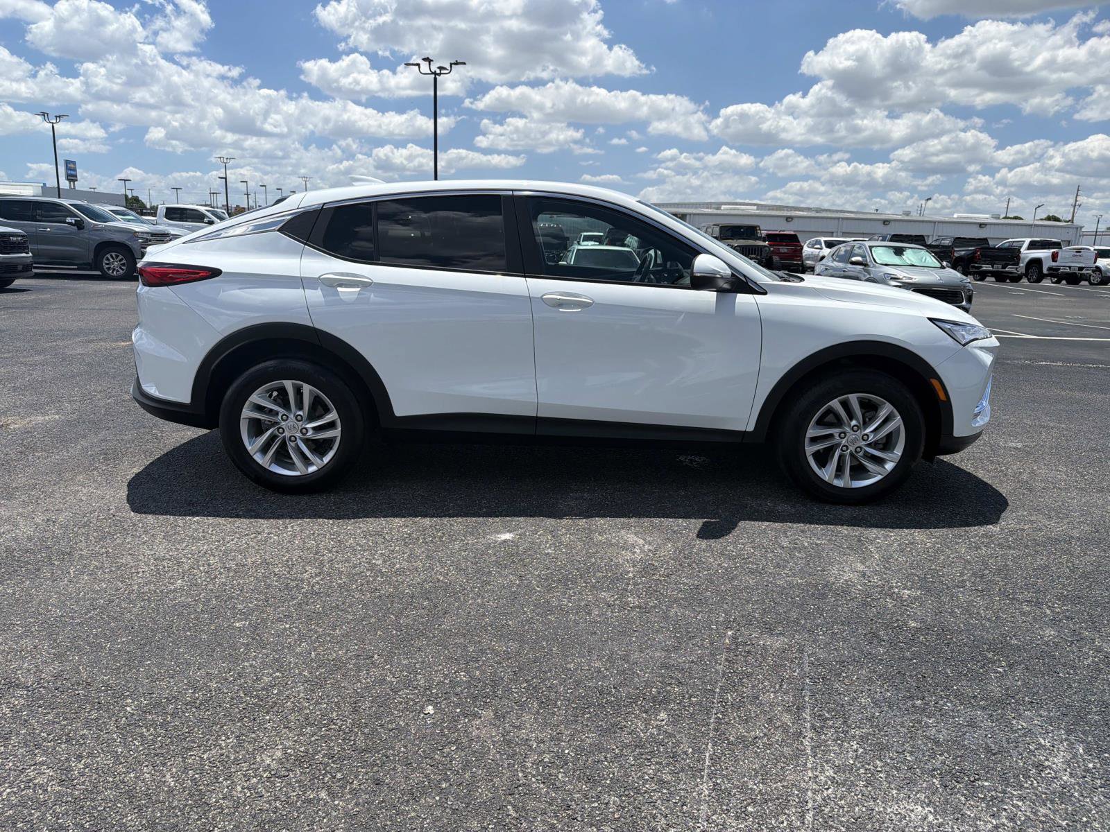 Used 2024 Buick Envista Preferred w/ Convenience I Package image 2