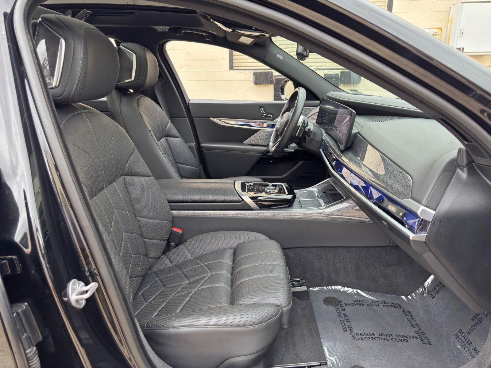 Used 2023 BMW 760i xDrive AWD/4WD image 17