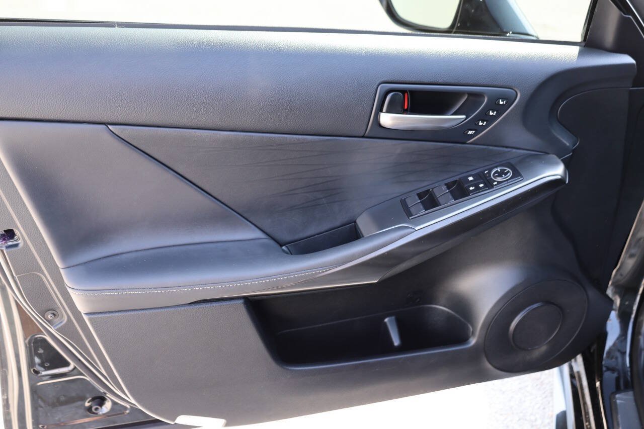 Used 2024 Lexus IS 500 RWD image 12