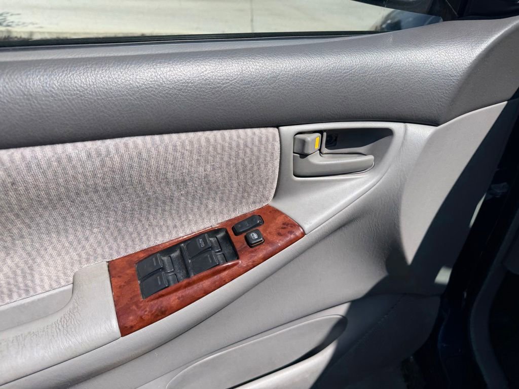 Used 2005 Toyota Corolla LE FWD image 4