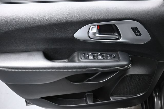 Used 2019 Chrysler Pacifica Limited w/ S Appearance Package FWD image 6