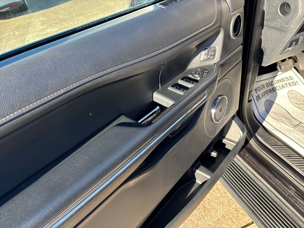 Used 2024 Ford Expedition XLT image 12