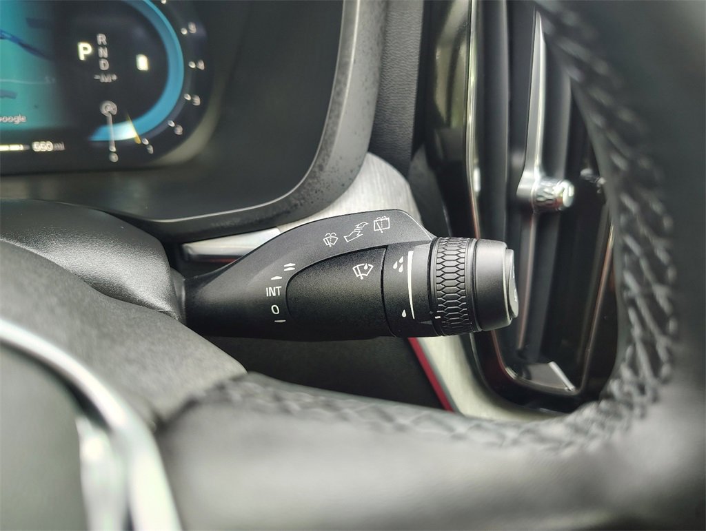 Used 2025 Volvo XC60 B5 Plus image 17