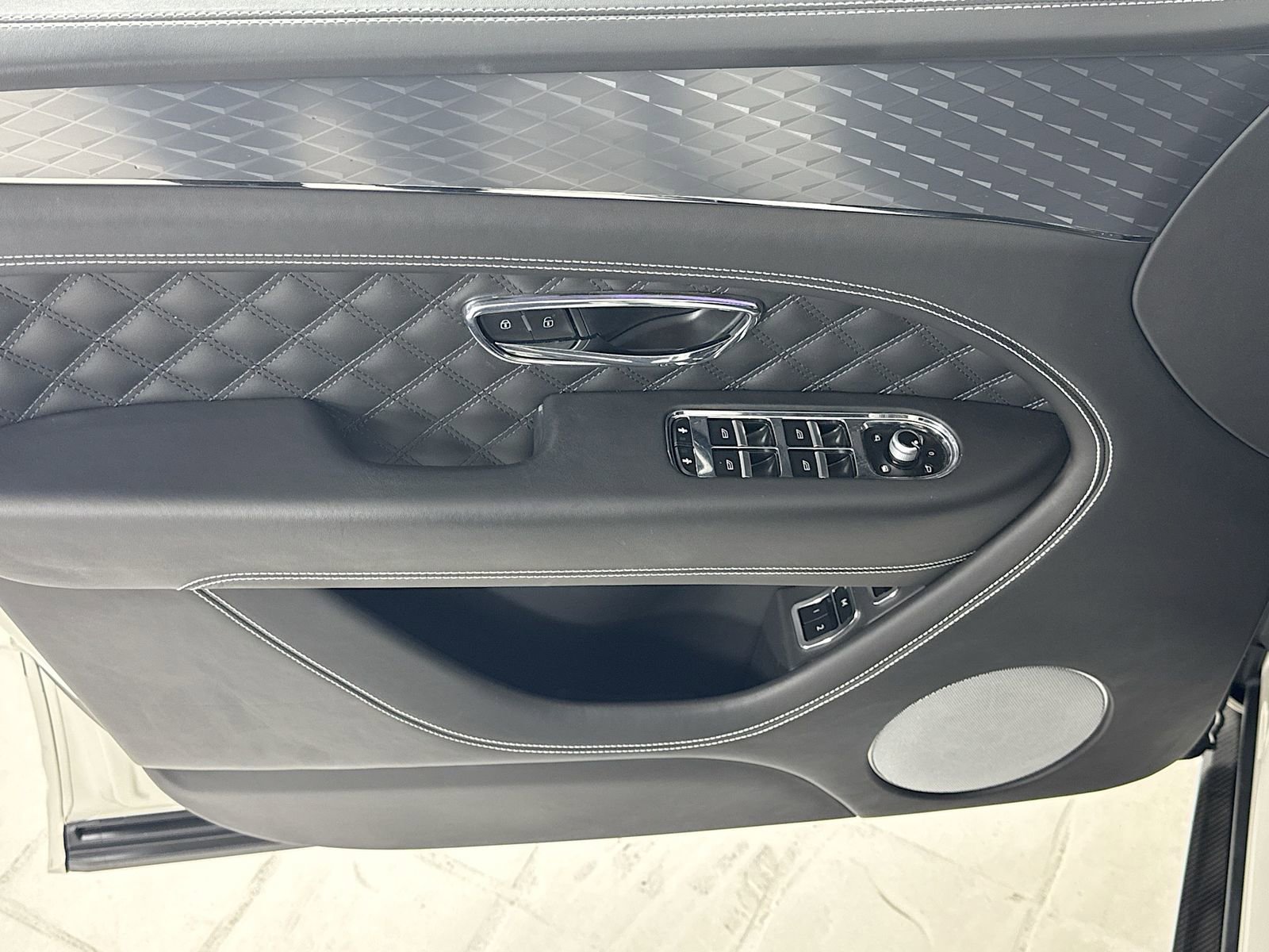 Certified 2022 Bentley Bentayga image 16