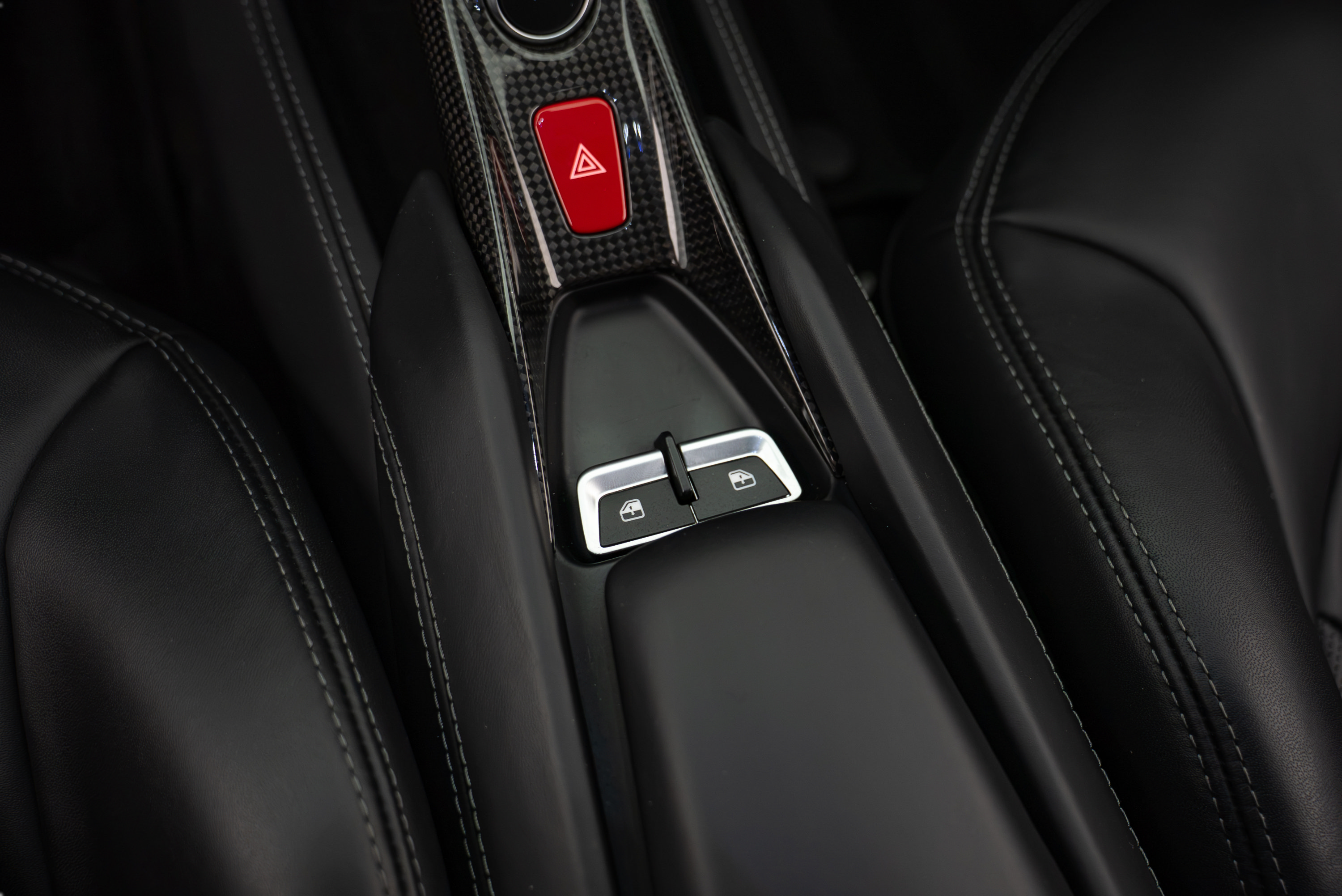 Used 2020 Ferrari F8 Tributo RWD image 17