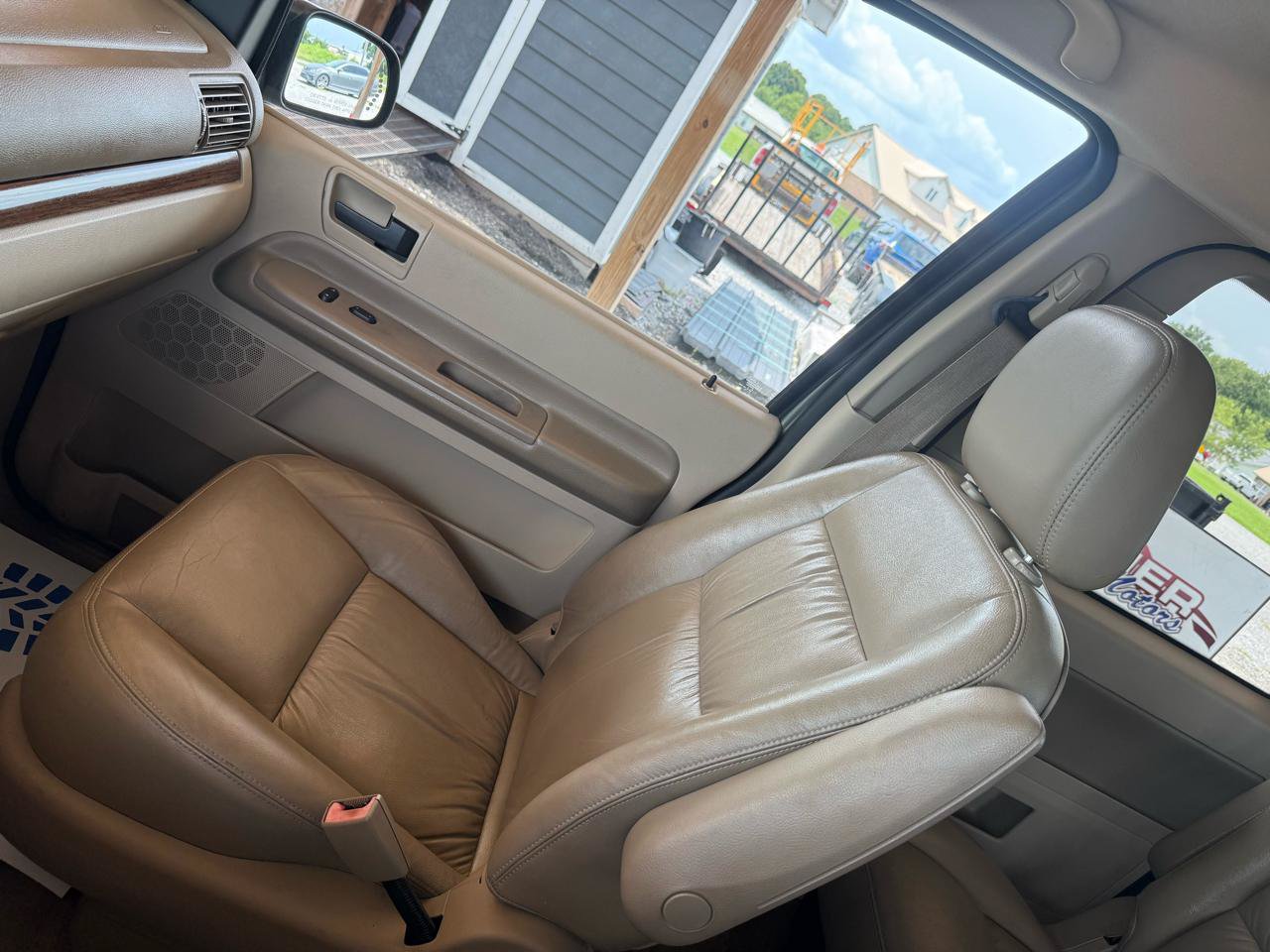 Used 2005 Ford Freestar SEL FWD image 39