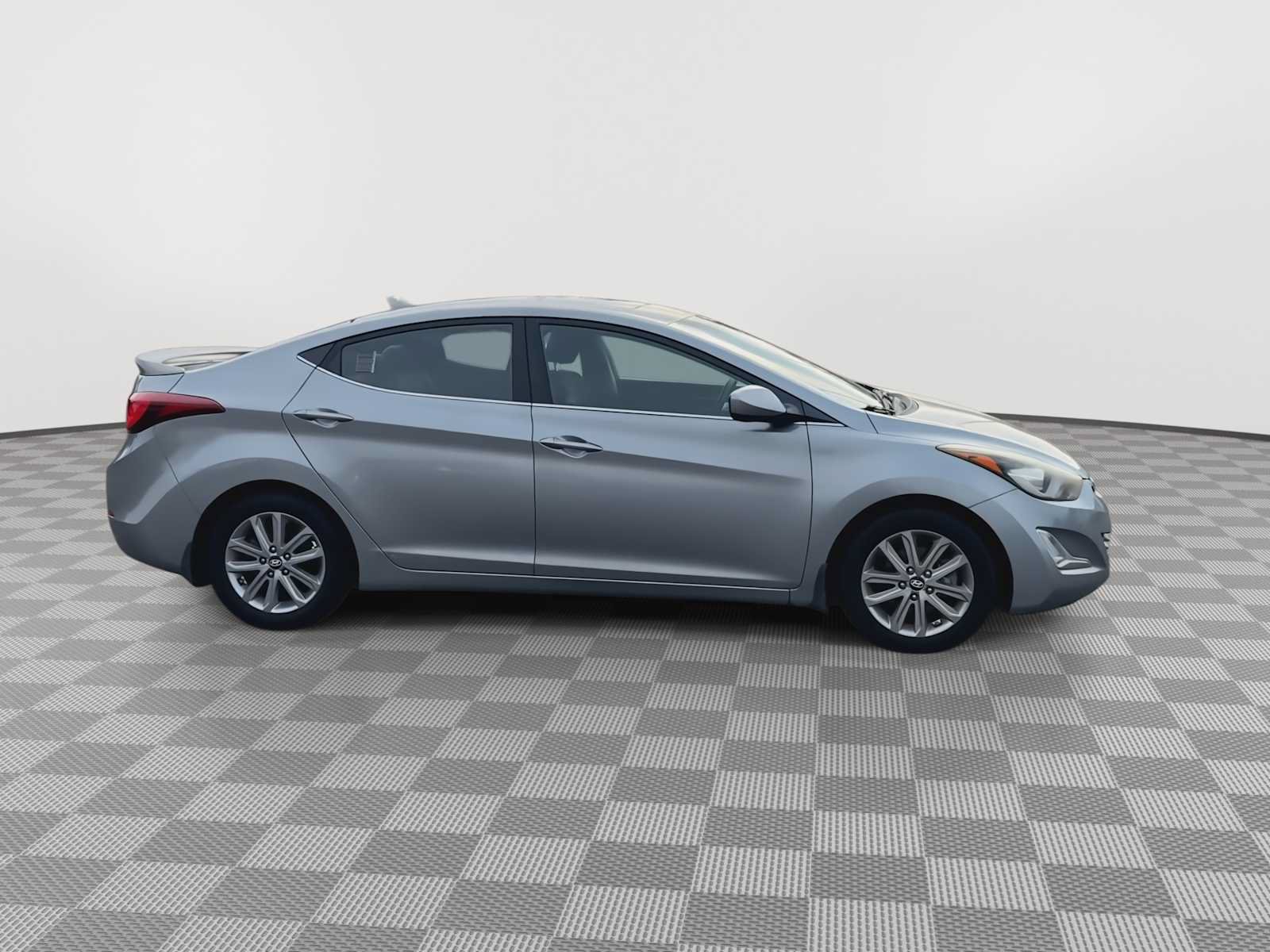 Used 2015 Hyundai Elantra SE w/ Option Group 03 FWD image 9