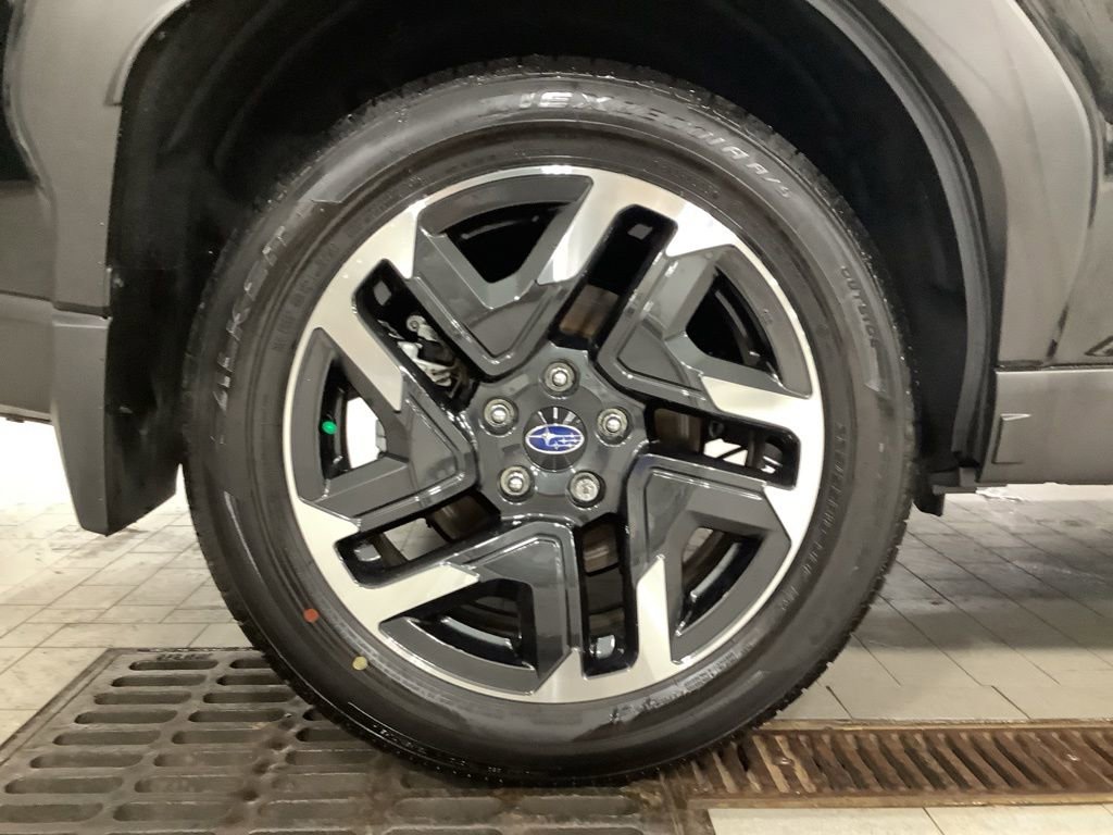 Used 2025 Subaru Forester Limited image 19