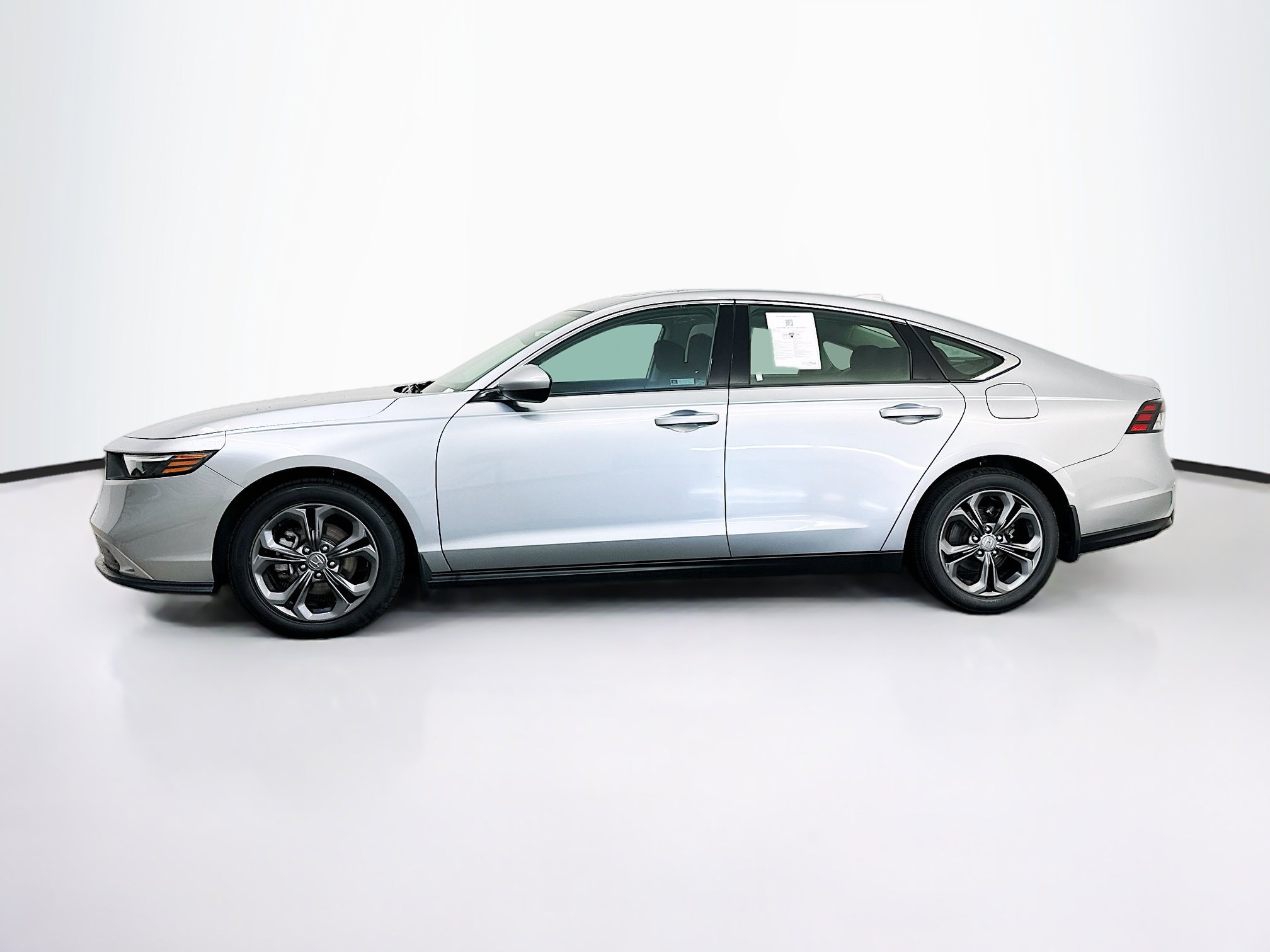 Used 2023 Honda Accord EX image 4