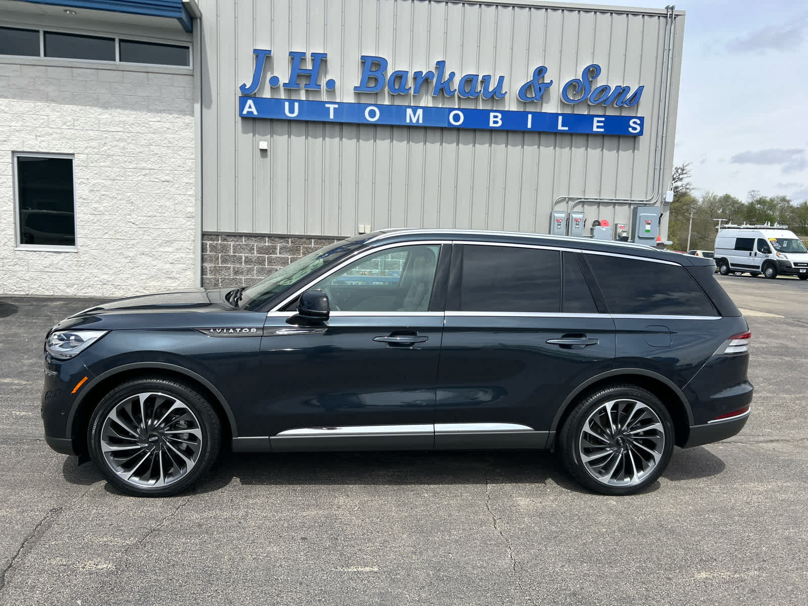 Used 2022 Lincoln Aviator Reserve w/ Equipment Group 201A AWD/4WD image 8