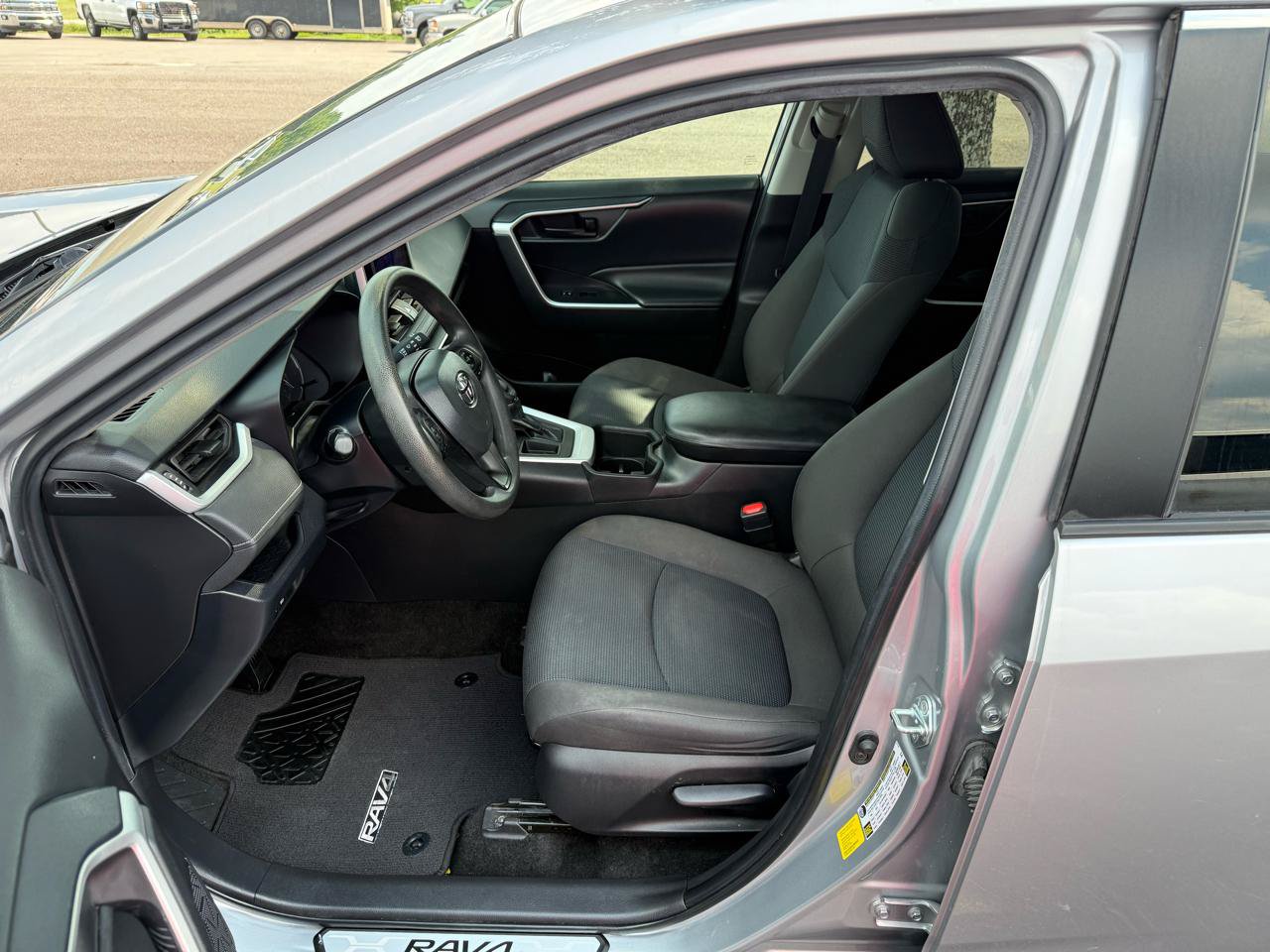 Used 2023 Toyota RAV4 LE FWD image 11