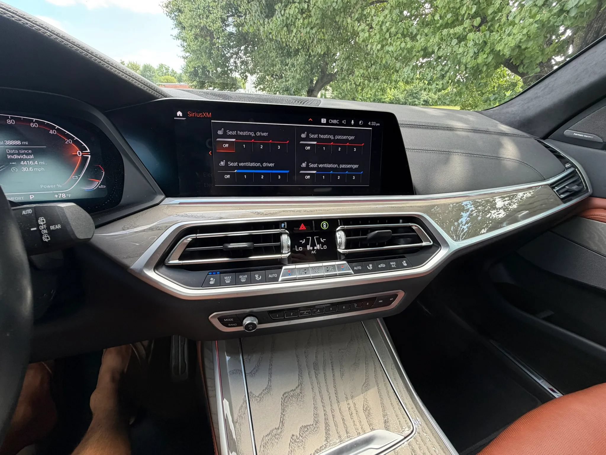 Used 2022 BMW X7 xDrive40i w/ M Sport Package AWD/4WD image 28