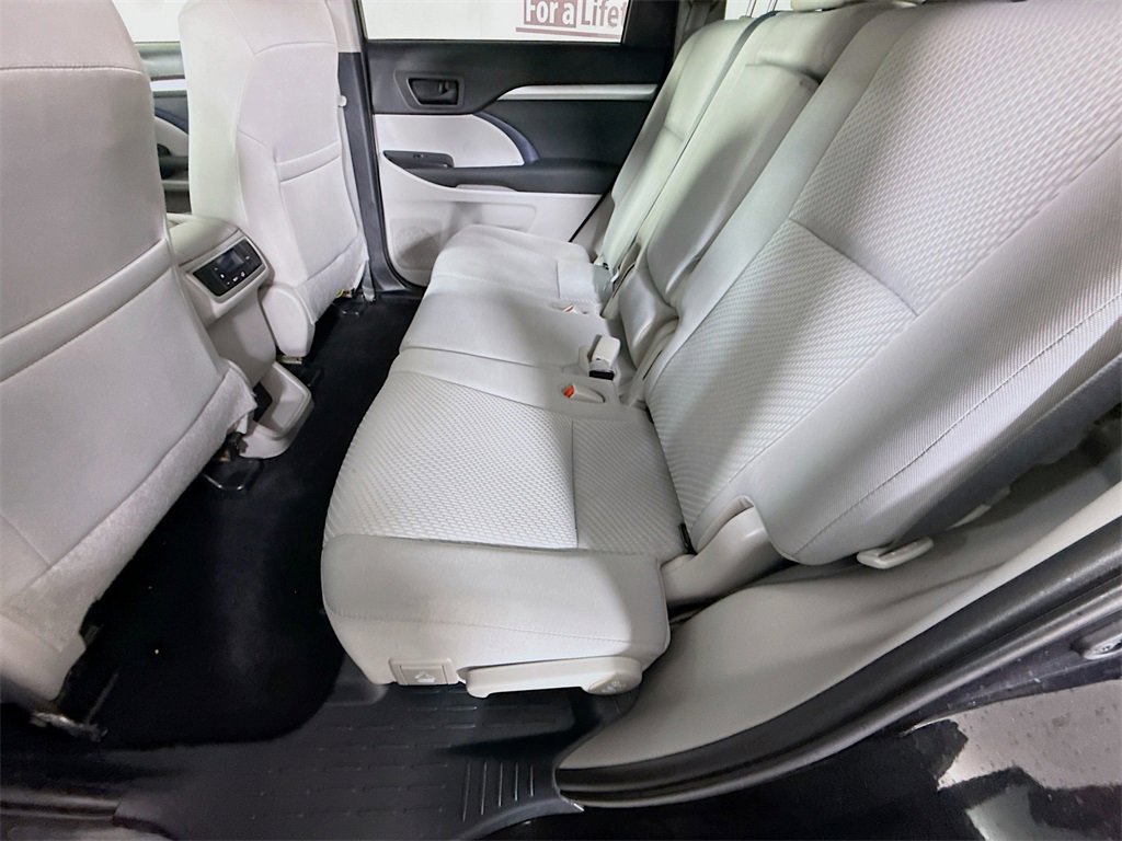 Certified 2019 Toyota Highlander LE image 27