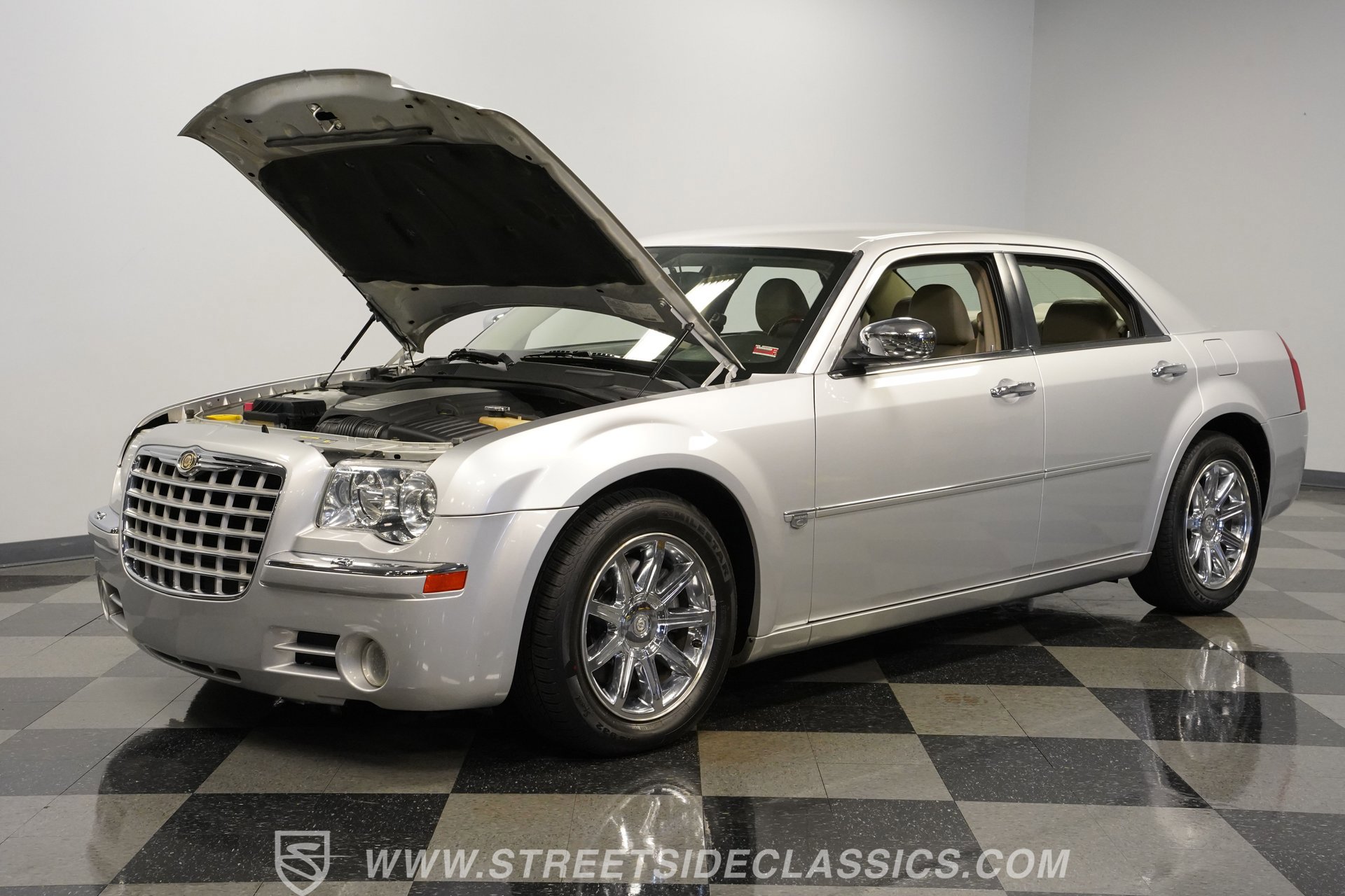 Used 2005 Chrysler 300 C w/ Navigation & Sound Group II image 31