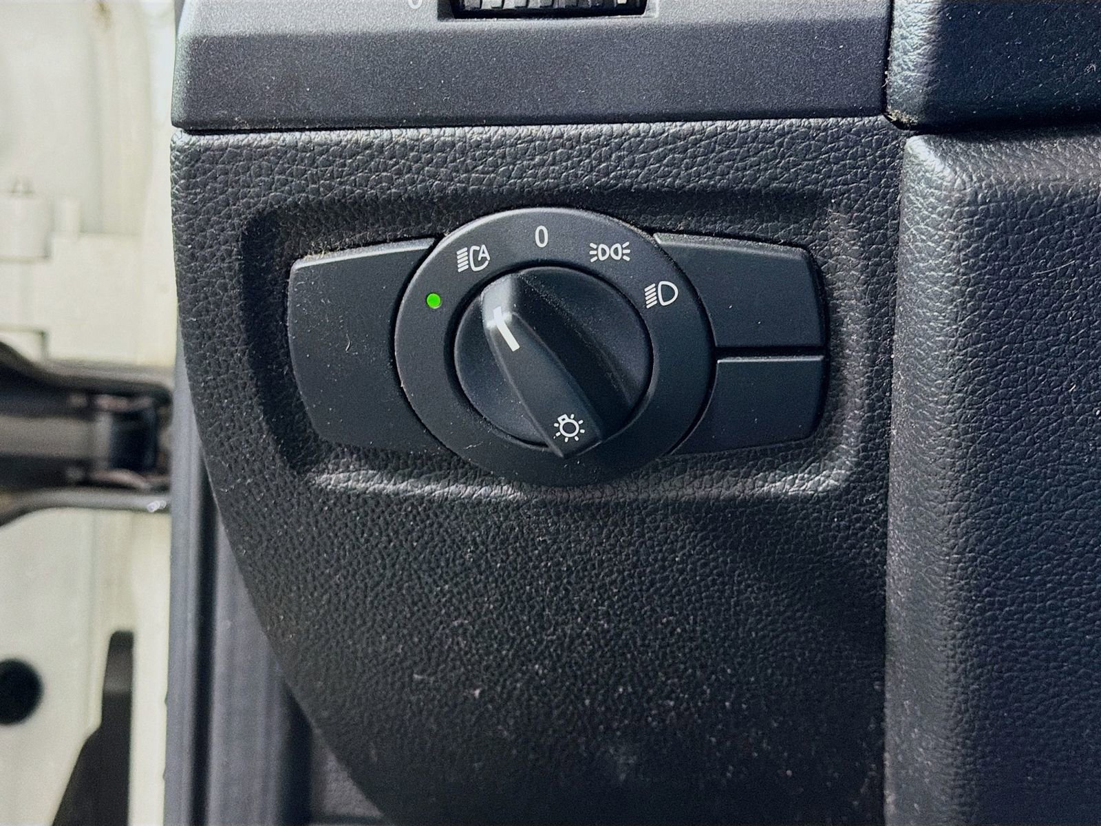 Used 2010 BMW 135i Convertible image 11