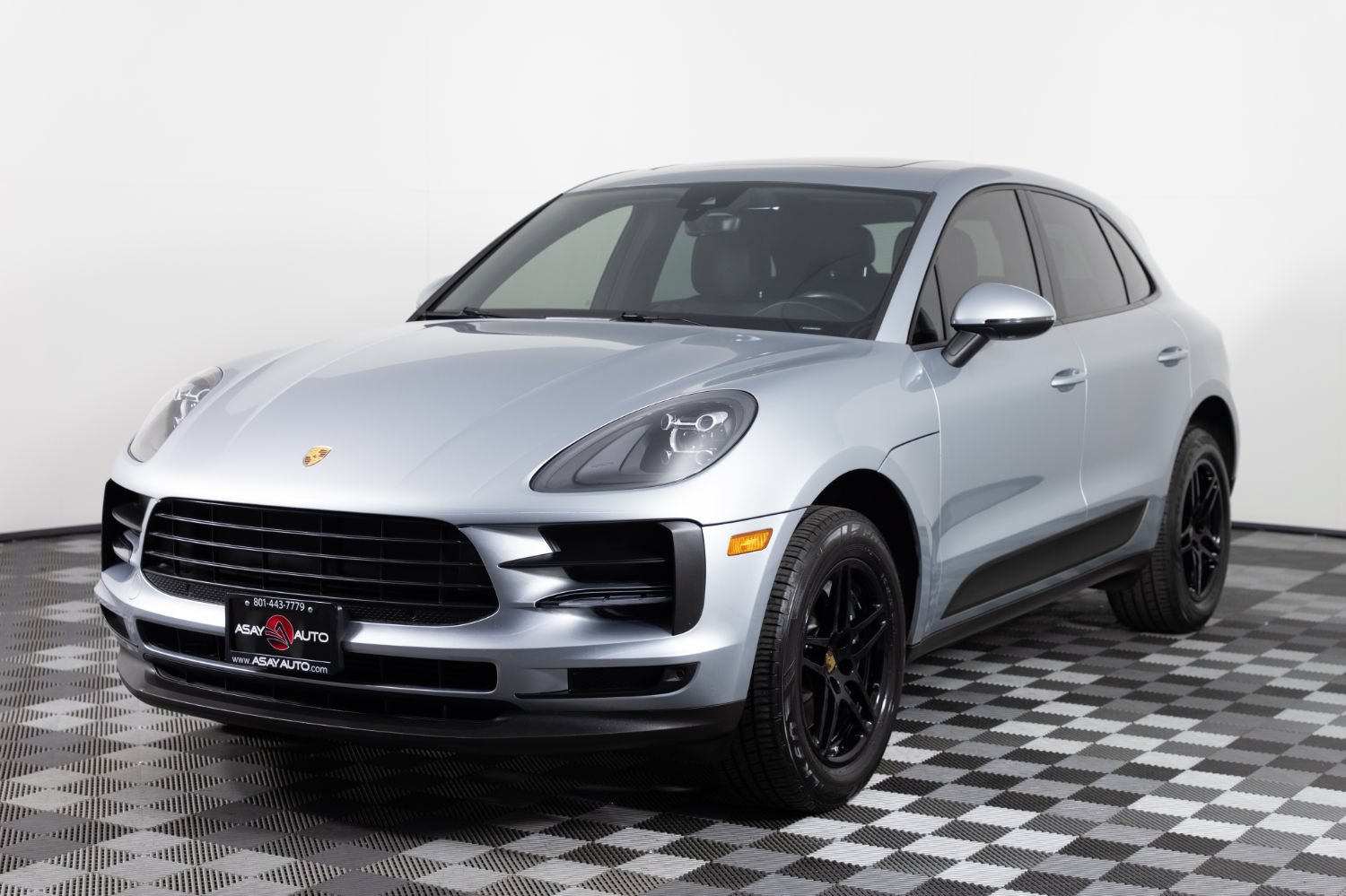 Used 2021 Porsche Macan AWD/4WD image 2