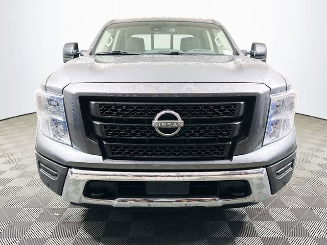 Used 2024 Nissan Titan SV w/ SV Convenience Package image 3