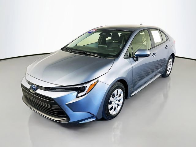 Used 2025 Toyota Corolla LE image 3