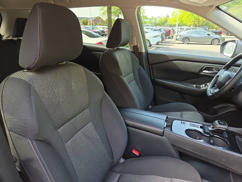 Certified 2025 Nissan Rogue SV FWD image 41