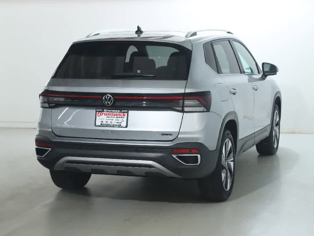 Used 2025 Volkswagen Taos SE w/ Panoramic Sunroof Package AWD/4WD image 49