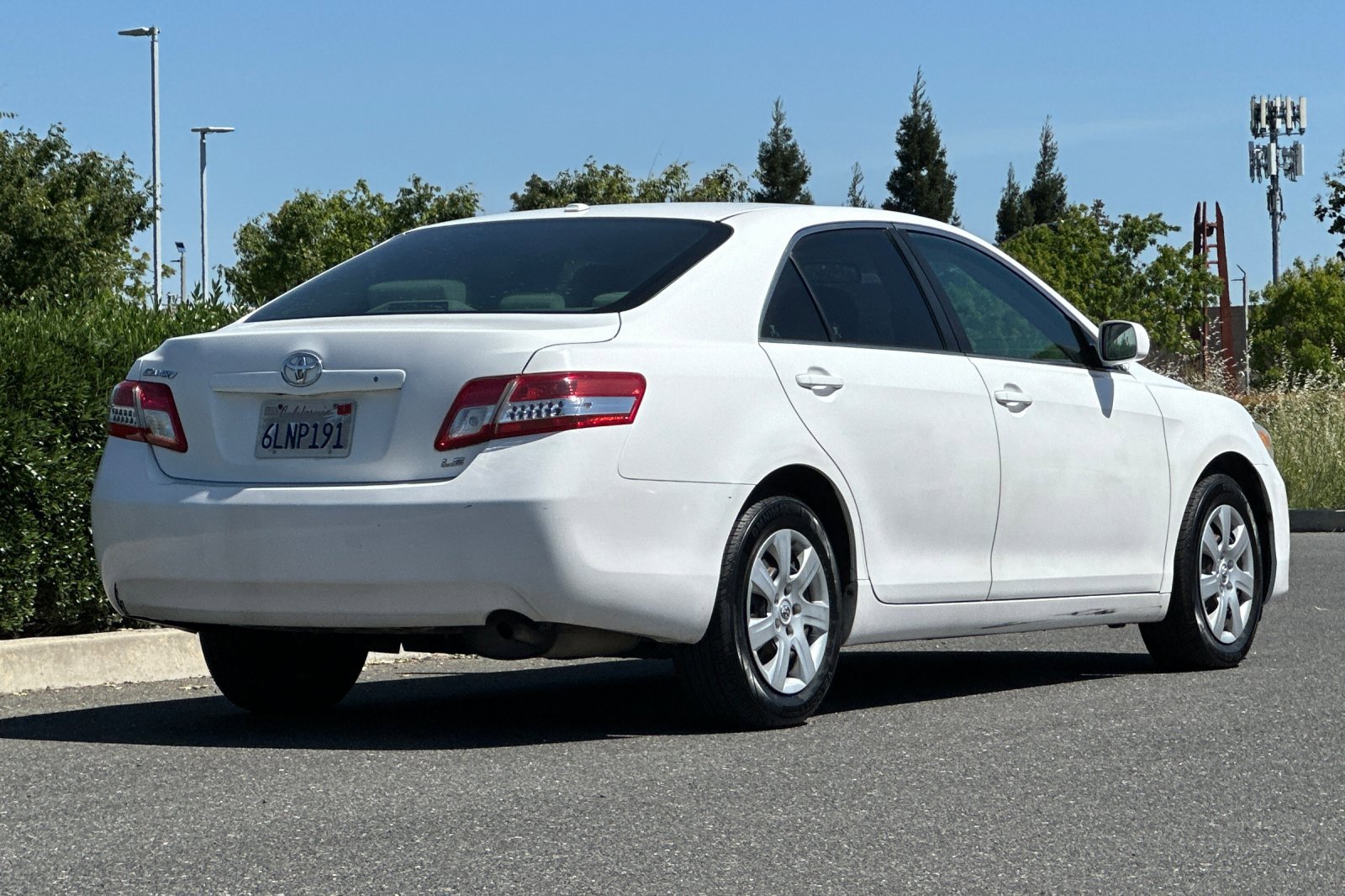 Used 2010 Toyota Camry FWD image 4