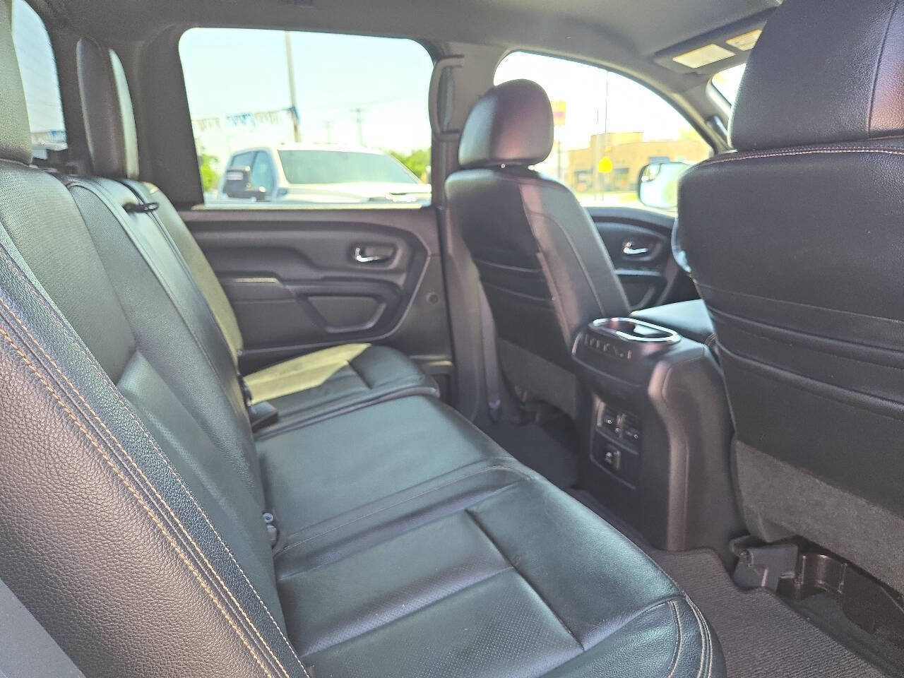 Used 2018 Nissan Titan SL w/ Midnight Edition AWD/4WD image 14