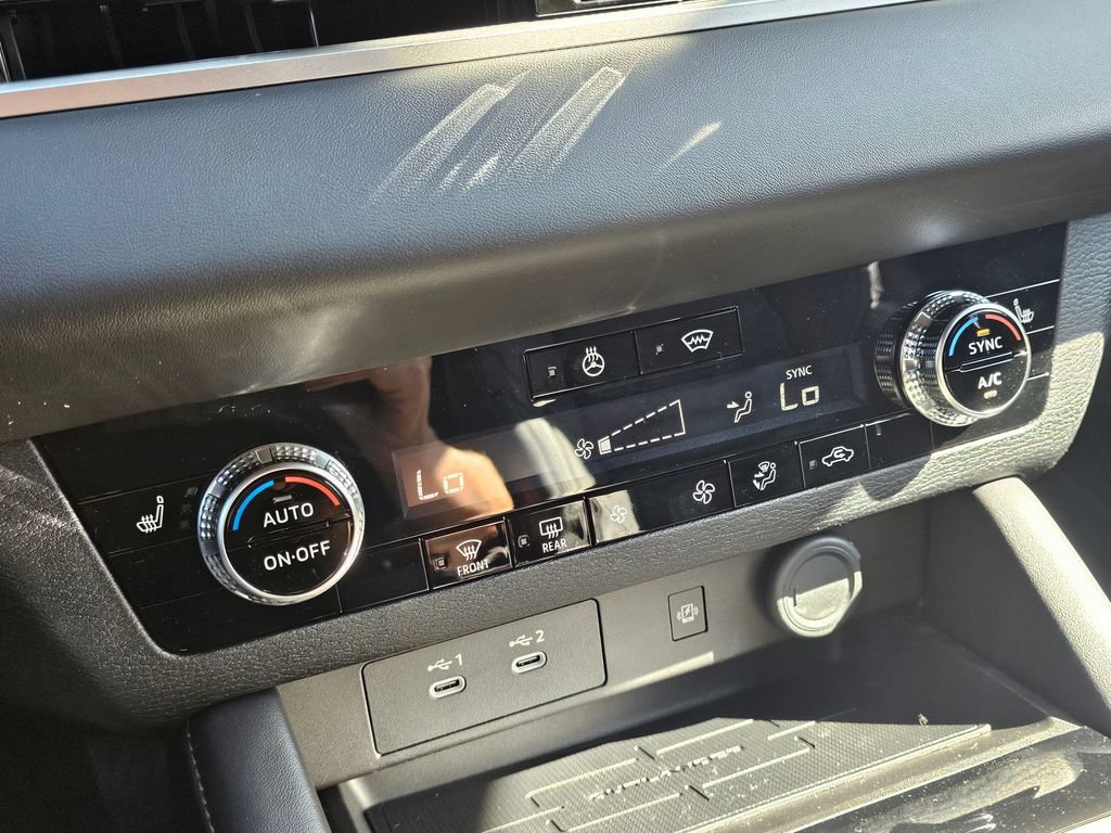 New 2026 Mitsubishi Outlander LE AWD/4WD image 24