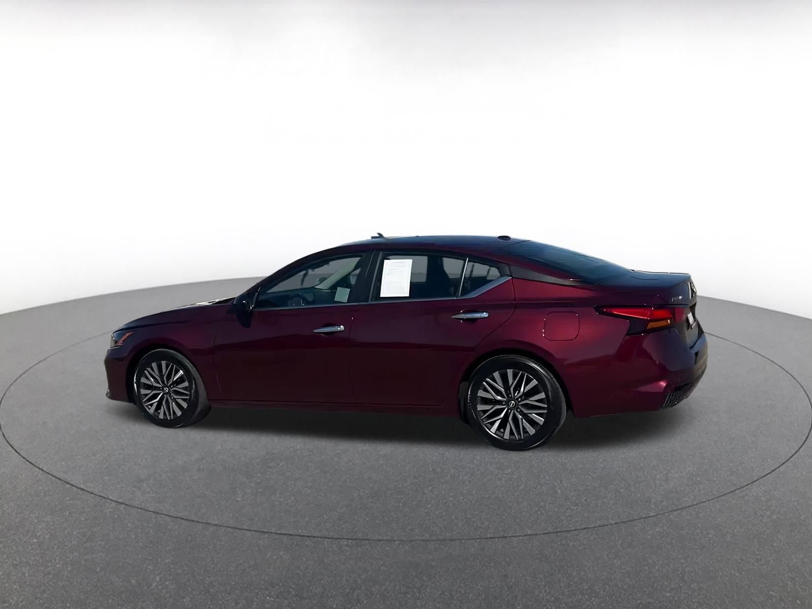 Used 2024 Nissan Altima 2.5 SV image 9