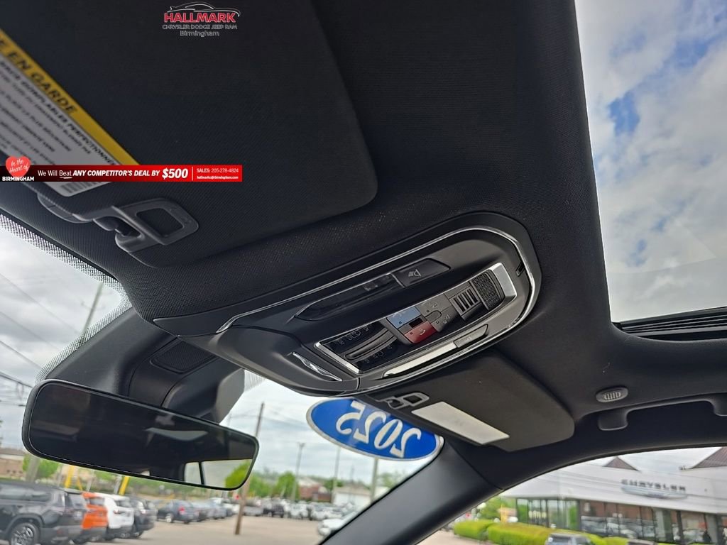 Used 2025 Jeep Grand Cherokee 4WD image 17