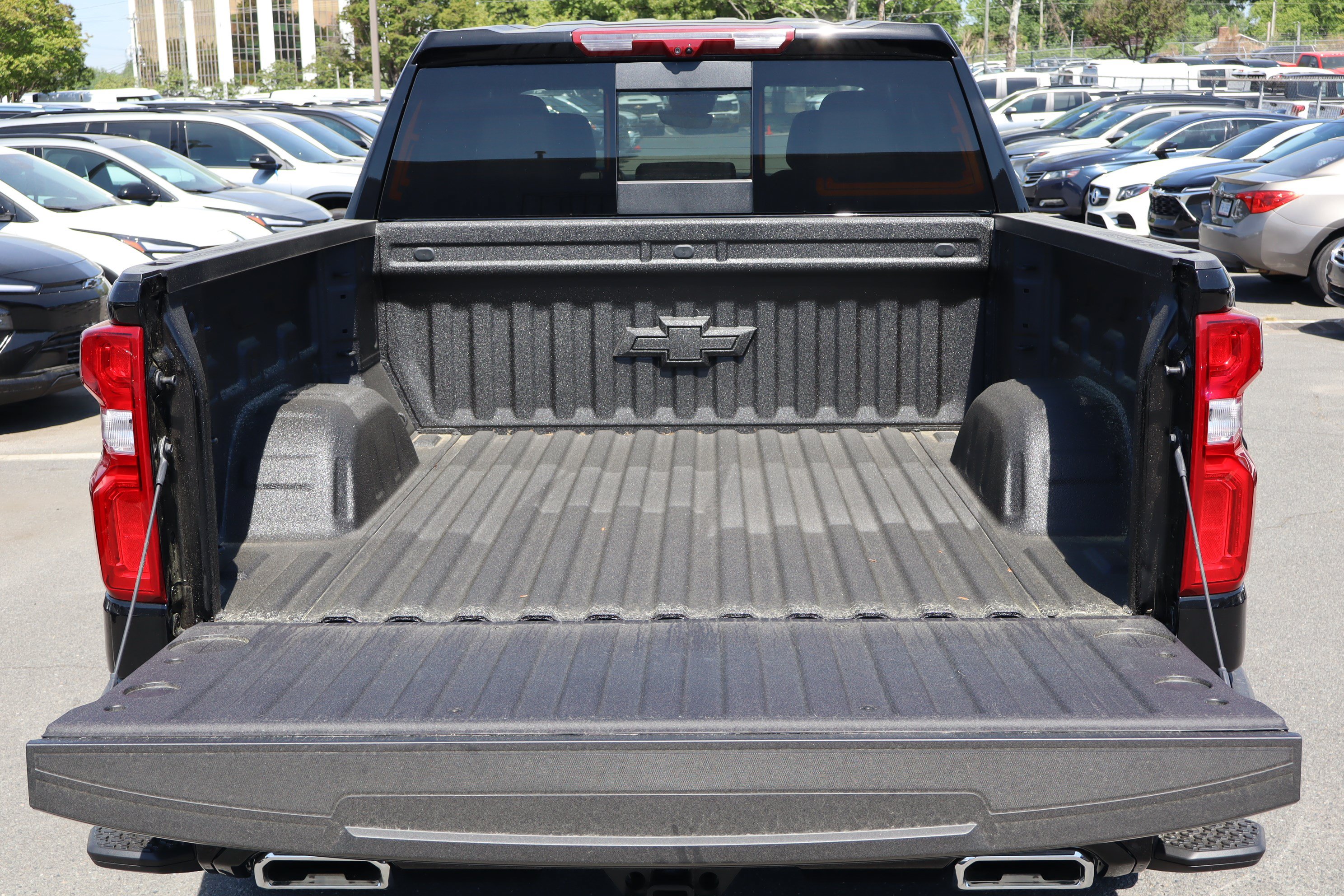 New 2026 Chevrolet Silverado 1500 High Country w/ High Country Premium Package AWD/4WD image 10