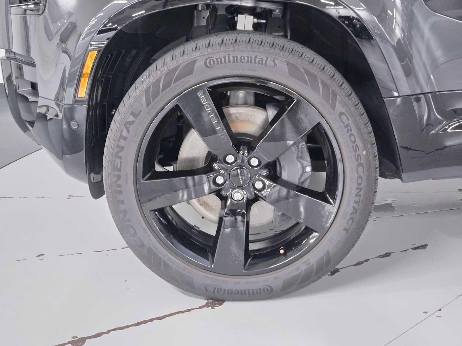 Used 2026 Land Rover Defender 110 X-Dynamic SE AWD/4WD image 8