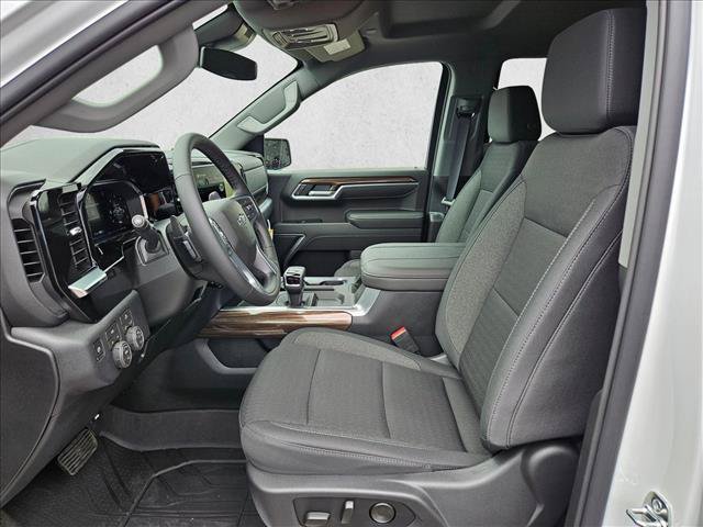 New 2026 Chevrolet Silverado 1500 RST w/ Dark Appearance Package AWD/4WD image 4