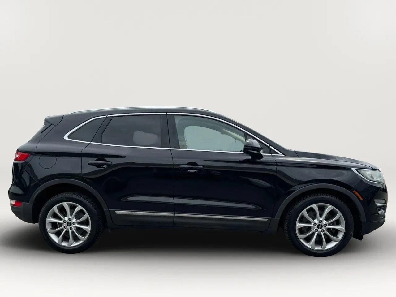 Used 2016 Lincoln MKC Select w/ Lincoln MKC Climate Package image 4