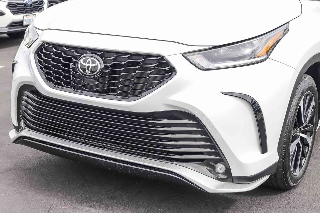 Used 2022 Toyota Highlander XSE FWD image 11