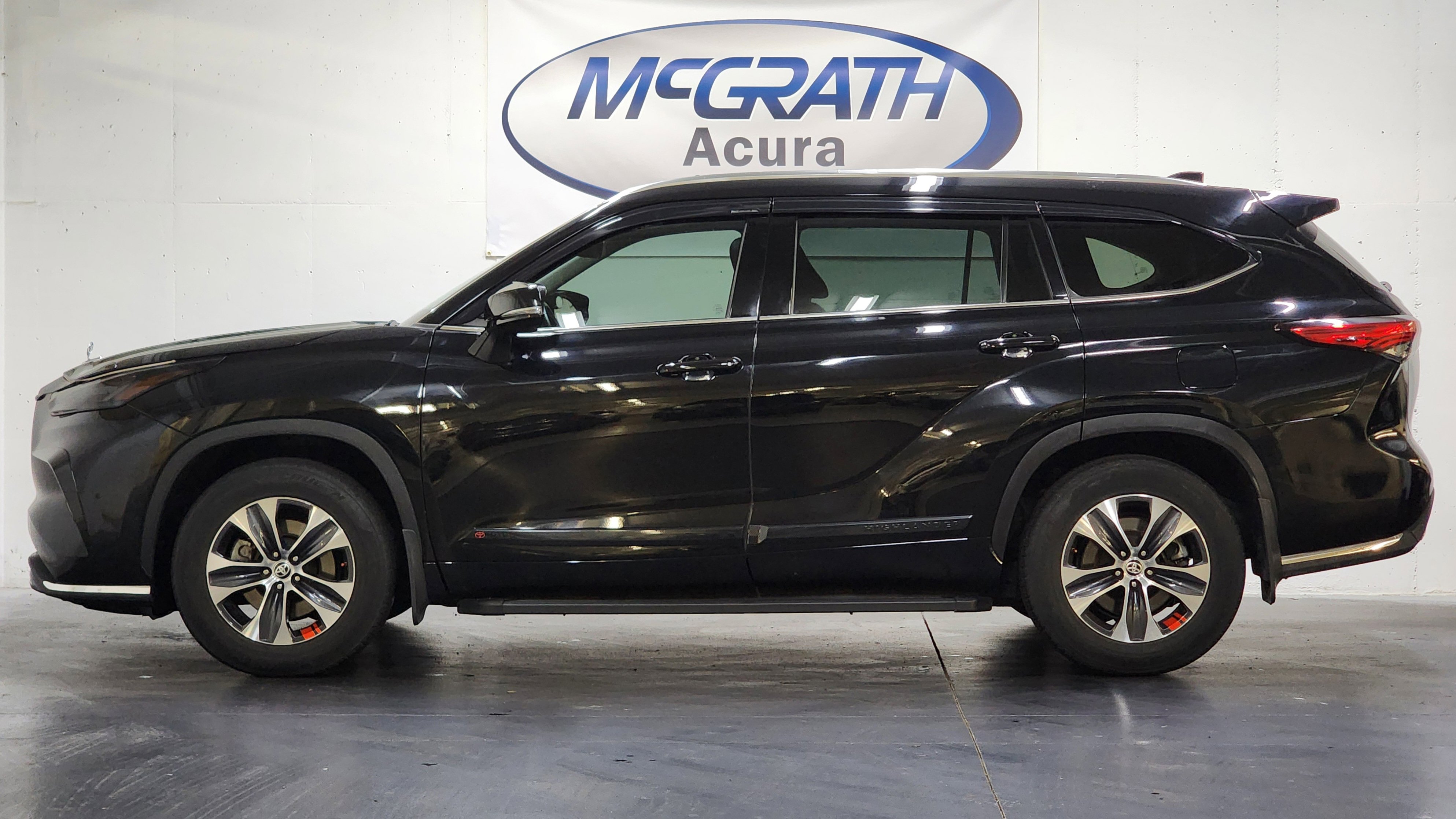 Used 2020 Toyota Highlander XLE FWD image 10