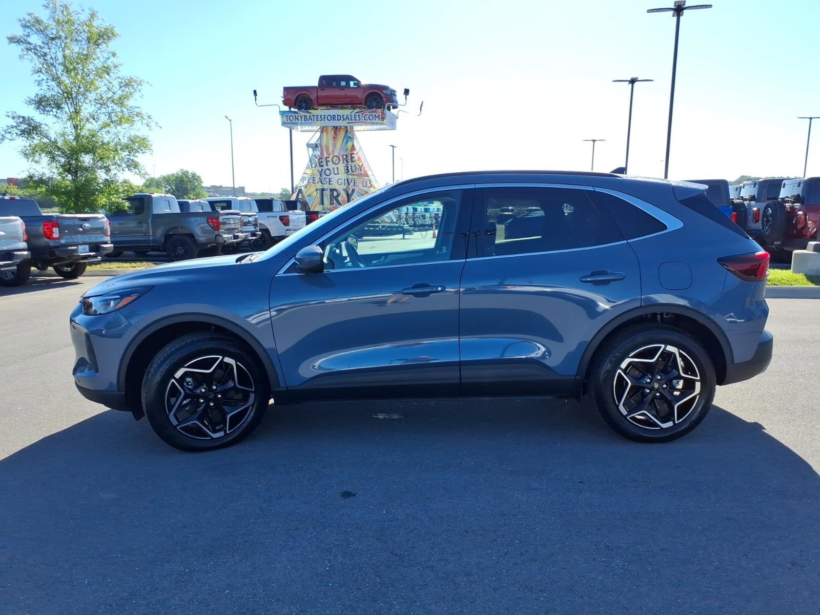 Used 2026 Ford Escape Platinum w/ Premium Technology Package AWD/4WD image 6